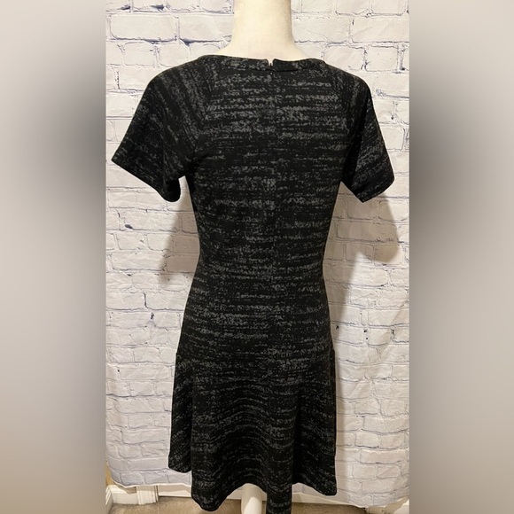 Loft Dress Woman’s Black Gray A Line Short Sleeve Stretch Knit Ann Taylor 4 - Picture 5 of 7